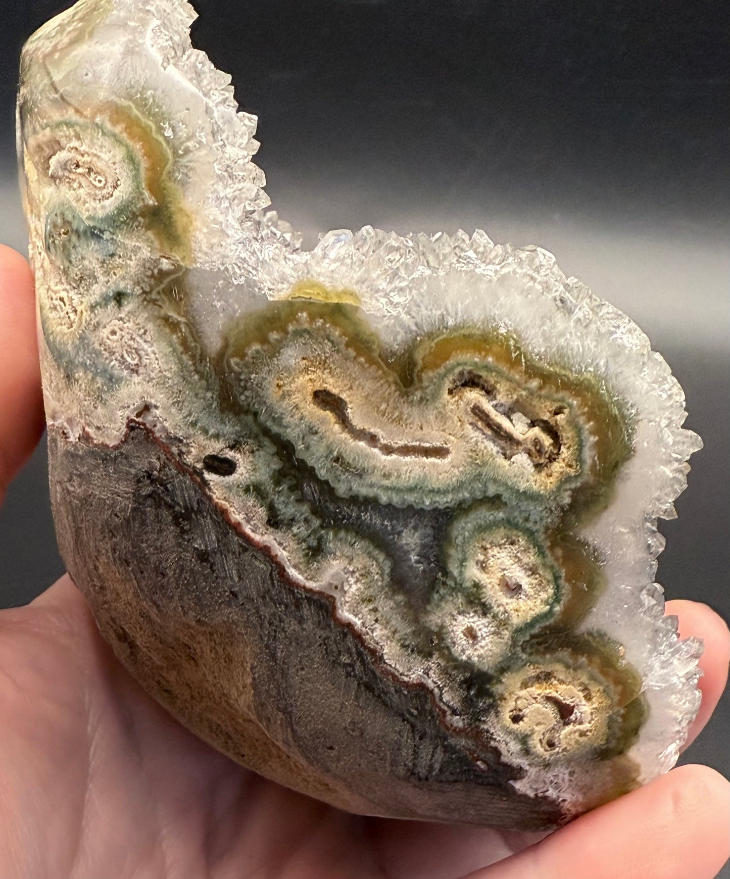 Green Amethyst Druzy Cluster with Stalactite Eye – 510g