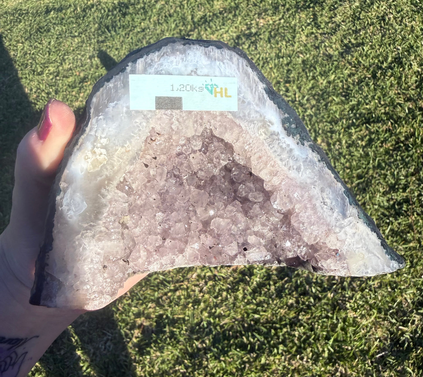 Amethyst Cathedral Geode – 1.20 kg (11 × 15 cm)