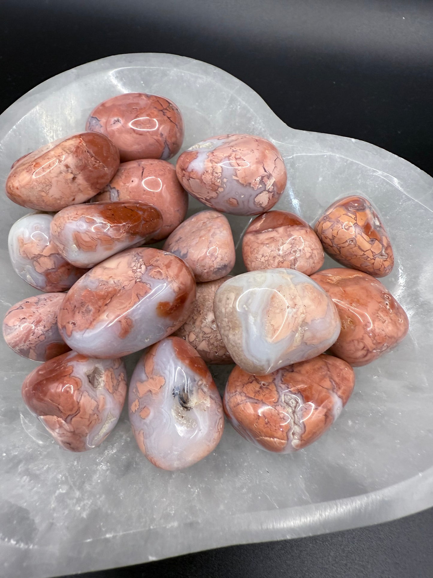 High Quality Pink Petal/ Pink Agate Tumbles