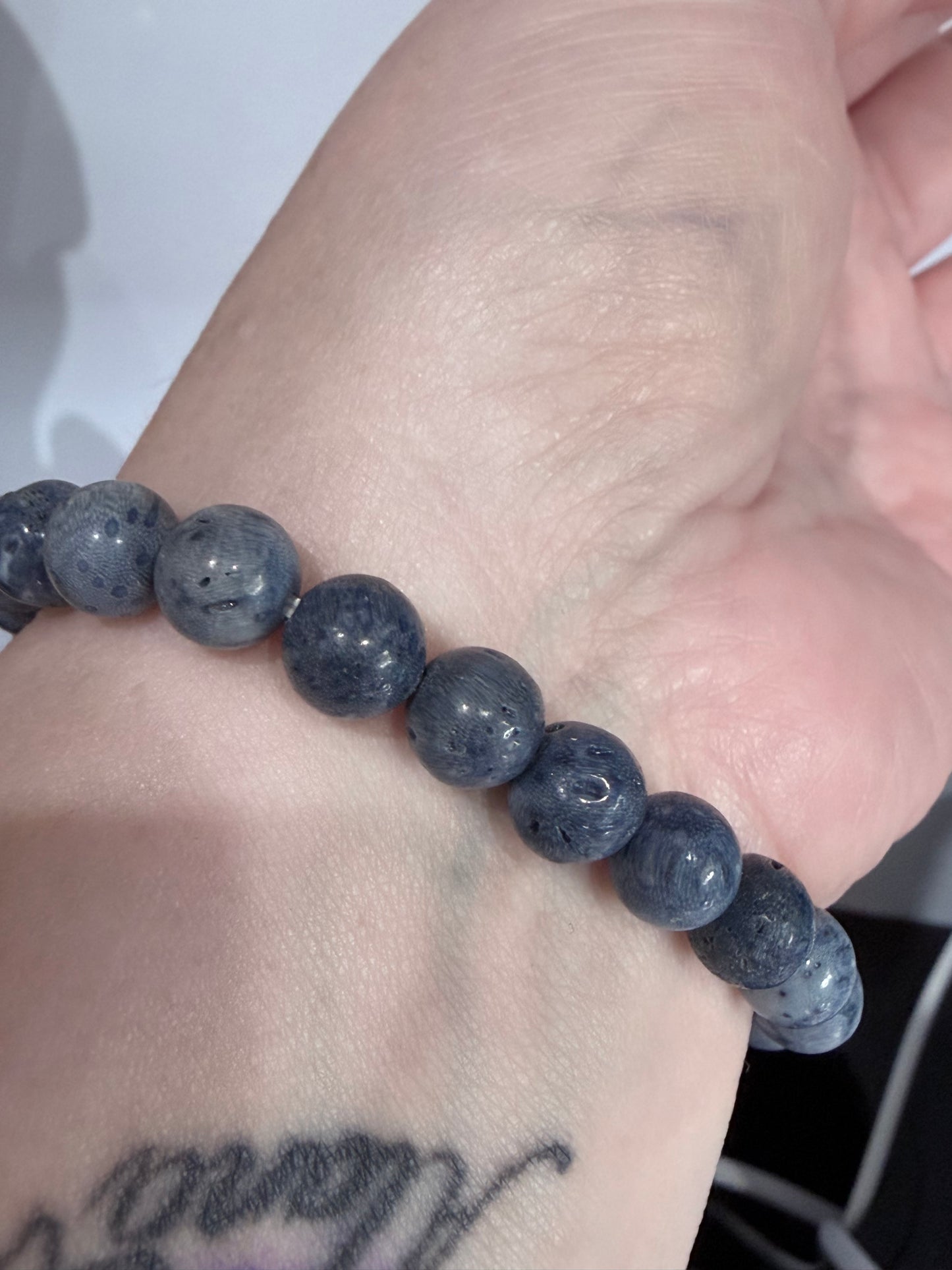 8mm Blue Fossil Coral Bracelet (Colour Enhanced) – Ocean Energy & Grounding
