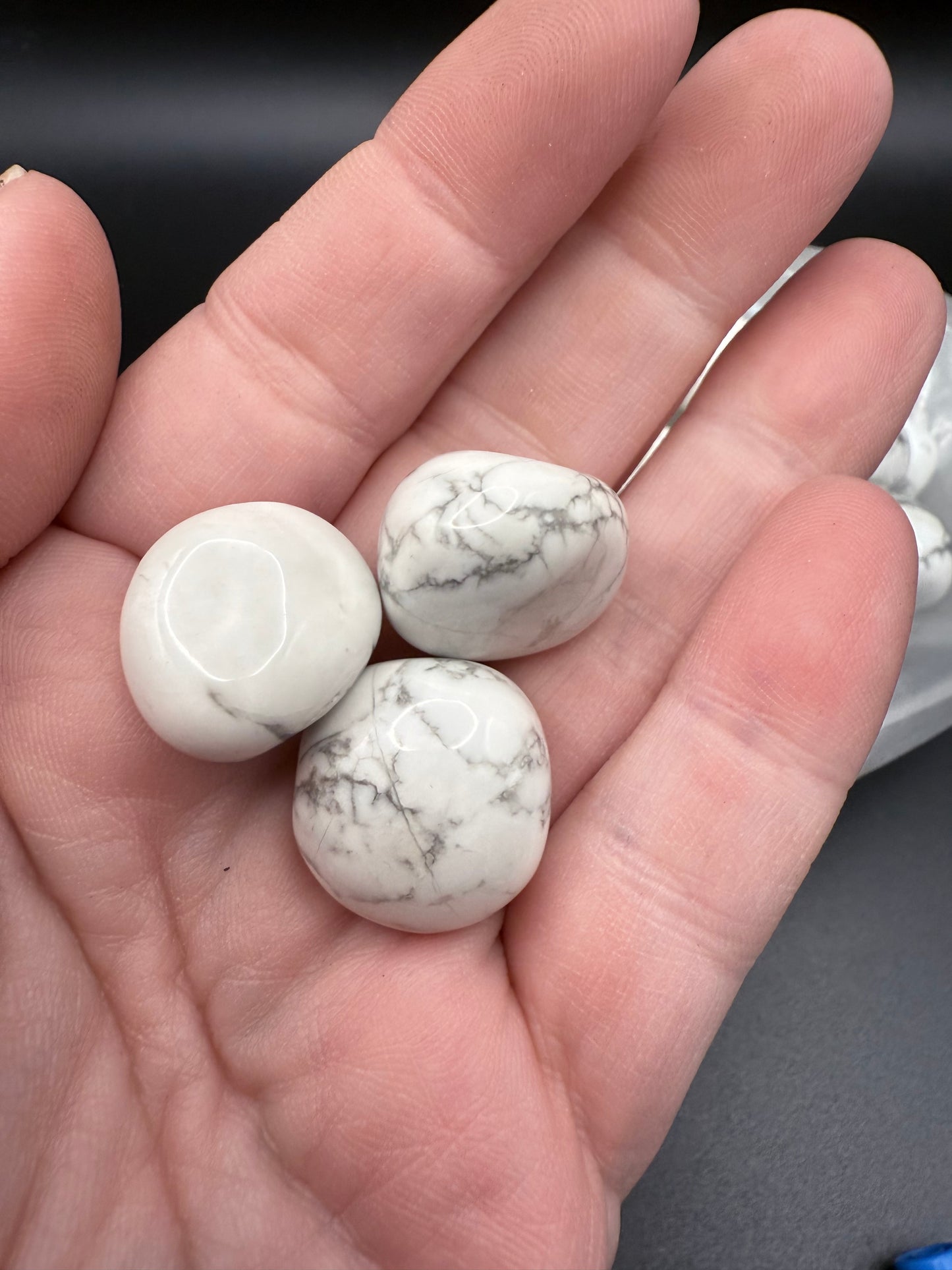 Howlite Tumbles