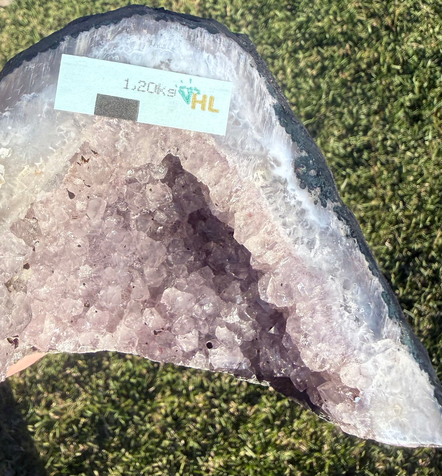 Amethyst Cathedral Geode – 1.20 kg (11 × 15 cm)