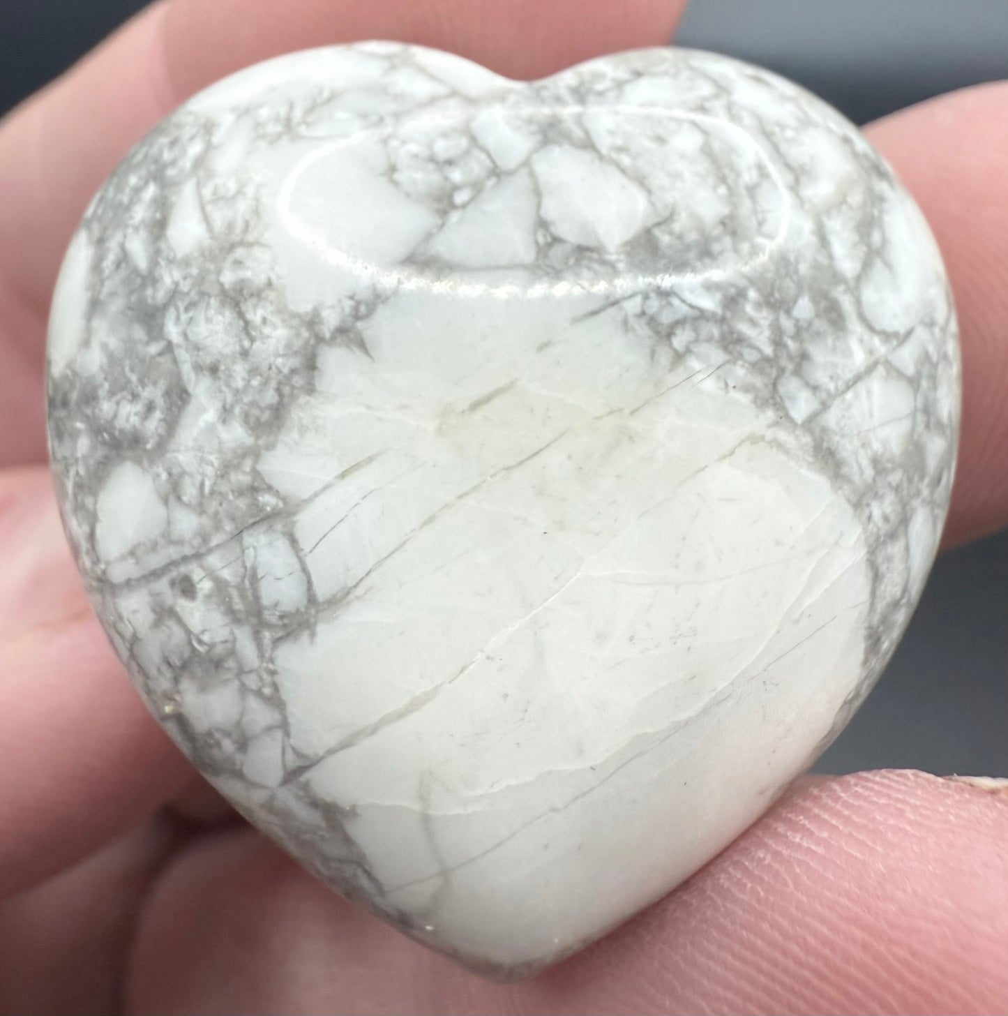 Howlite Heart â 3 cm