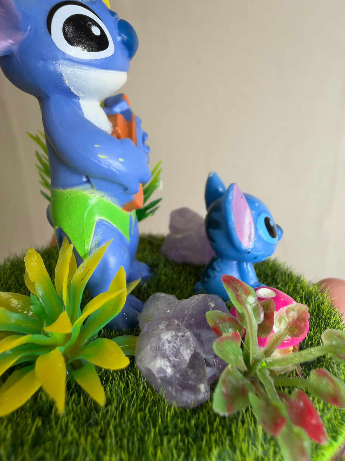 Stitch Crystal Garden with Amethyst & Ukulele Figure – 6cm