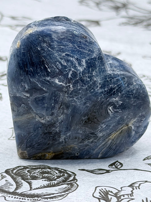 Kyanite Heart (Self-Standing) – 5 x 4.6cm | 103g