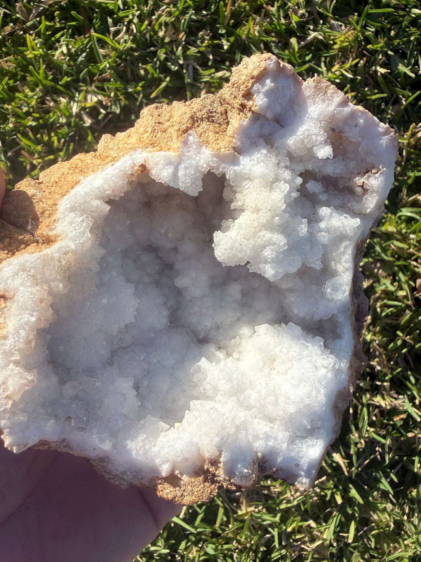 Natural Quartz Geode – 2.7 kg