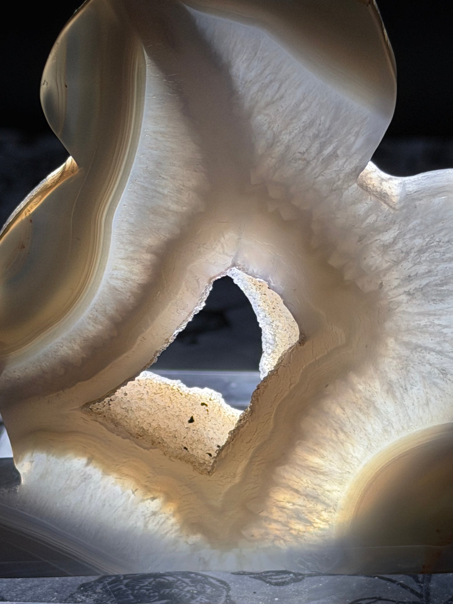 Druzy Banded Agate Cat “Geode Window” — 180g | 9.5 x 9.2cm