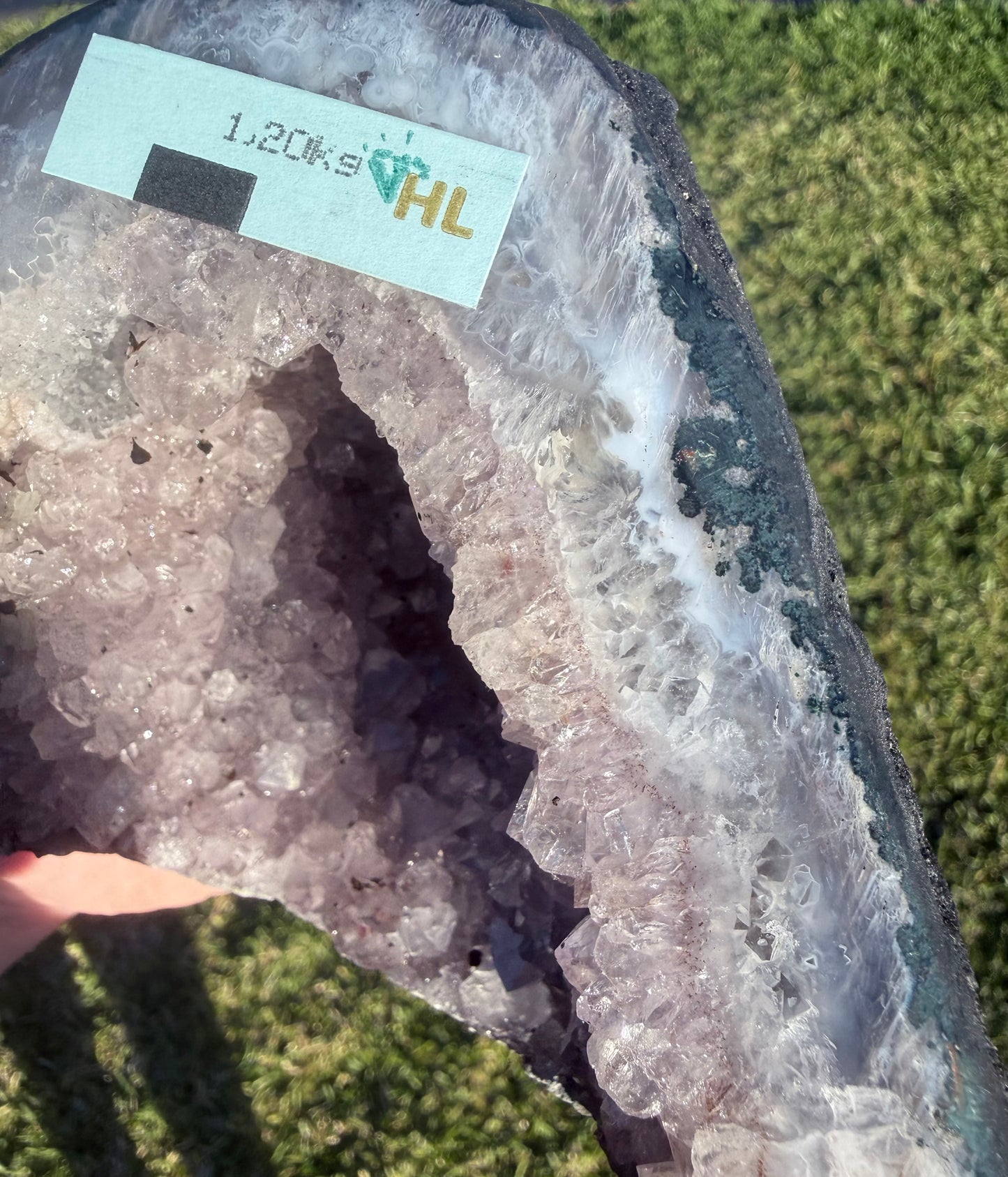 Amethyst Cathedral Geode – 1.20 kg (11 × 15 cm)