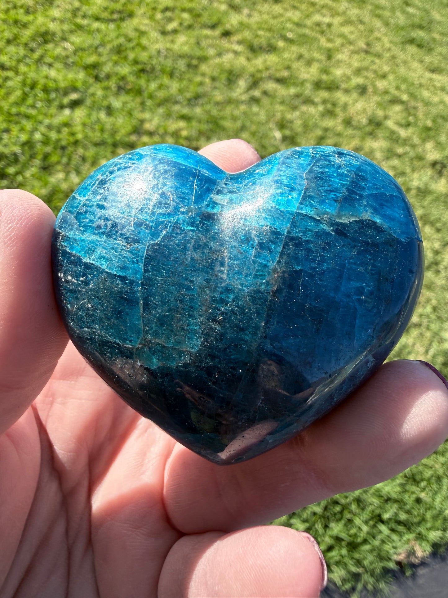 Blue Apatite Heart ā 170g | 6.3 x 5.2cm