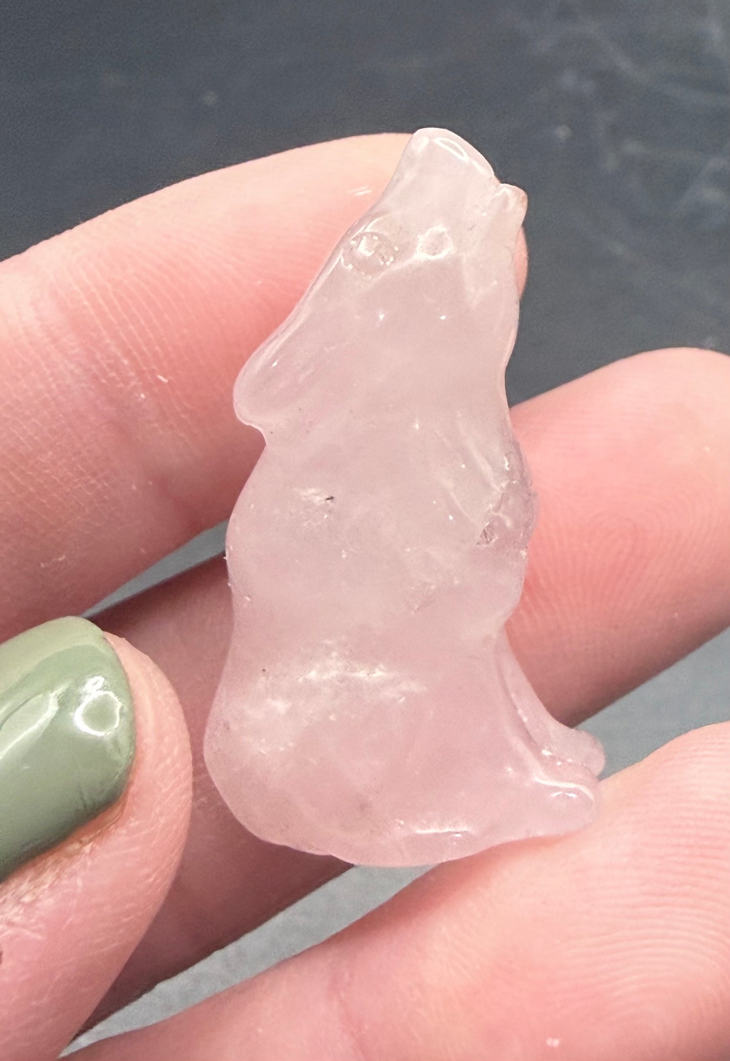 Rose Quartz Wolf Carving – 3.2cm