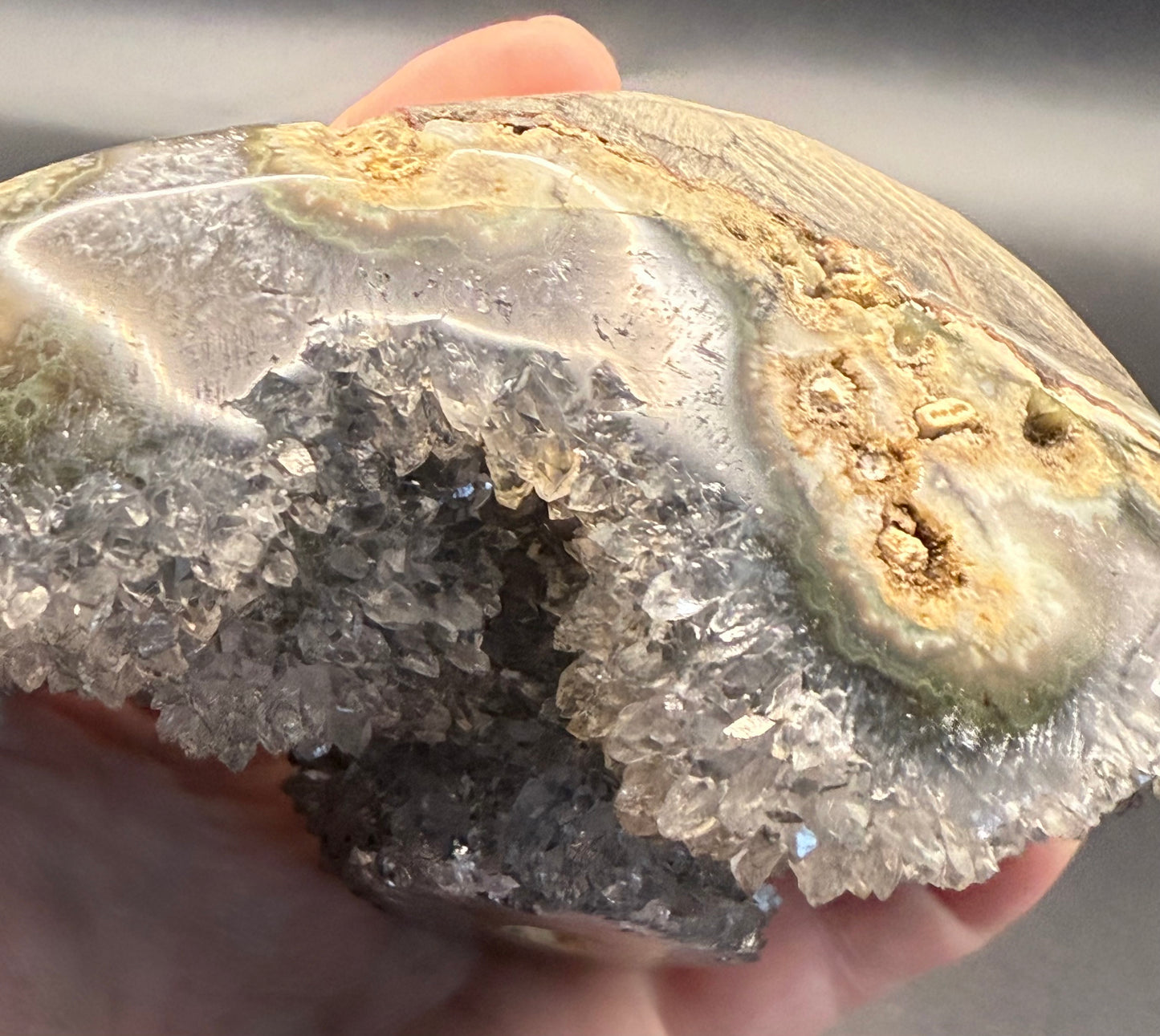 Green Amethyst Druzy Cluster with Stalactite Eye – 510g
