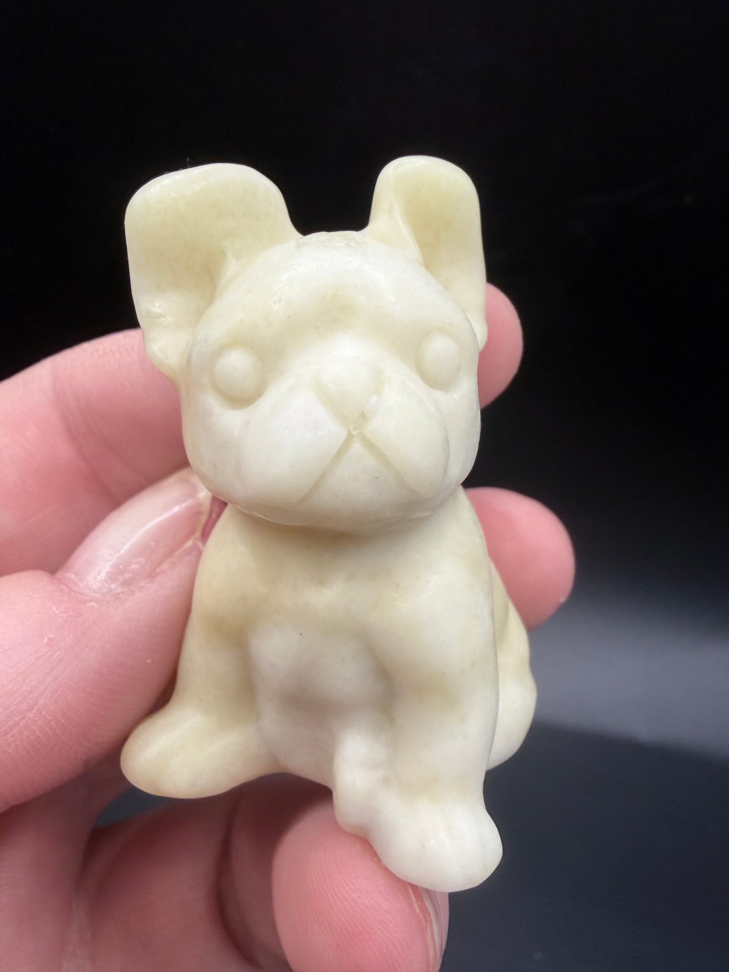 Afghan Jade French Bulldog Carving – 5 cm (Cream/Yellow)