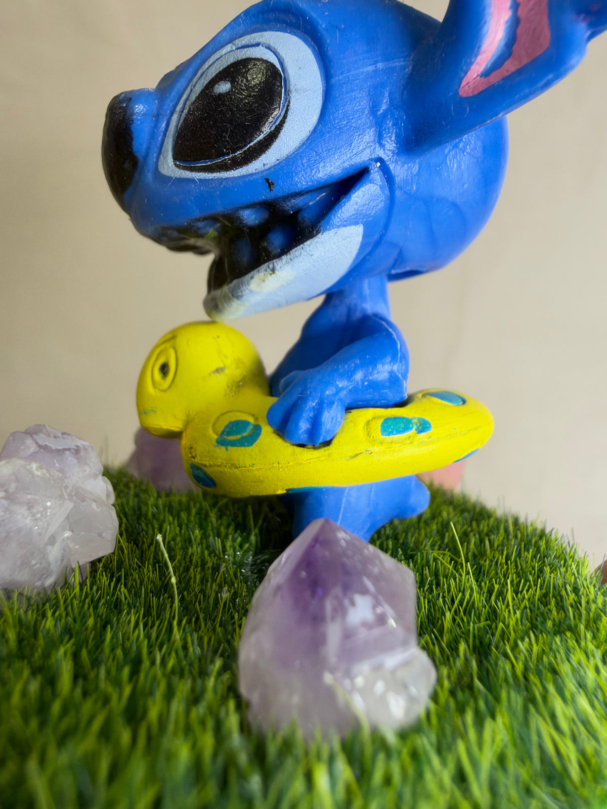 Stitch with Duck Float Amethyst Mini Crystal Garden – 6cm