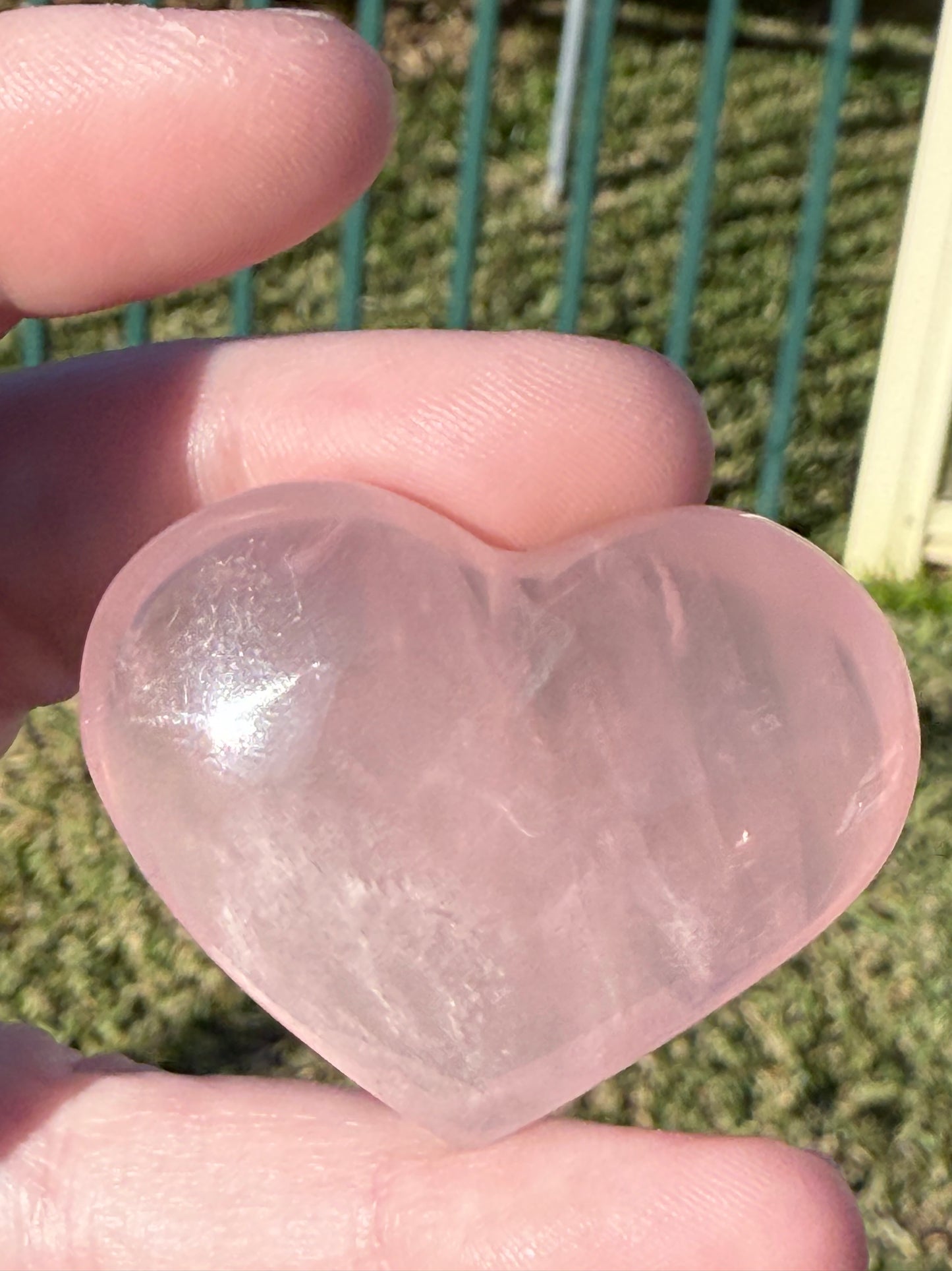 Gemmy Rose Quartz Heart ā 4cm (Intuitively Chosen)