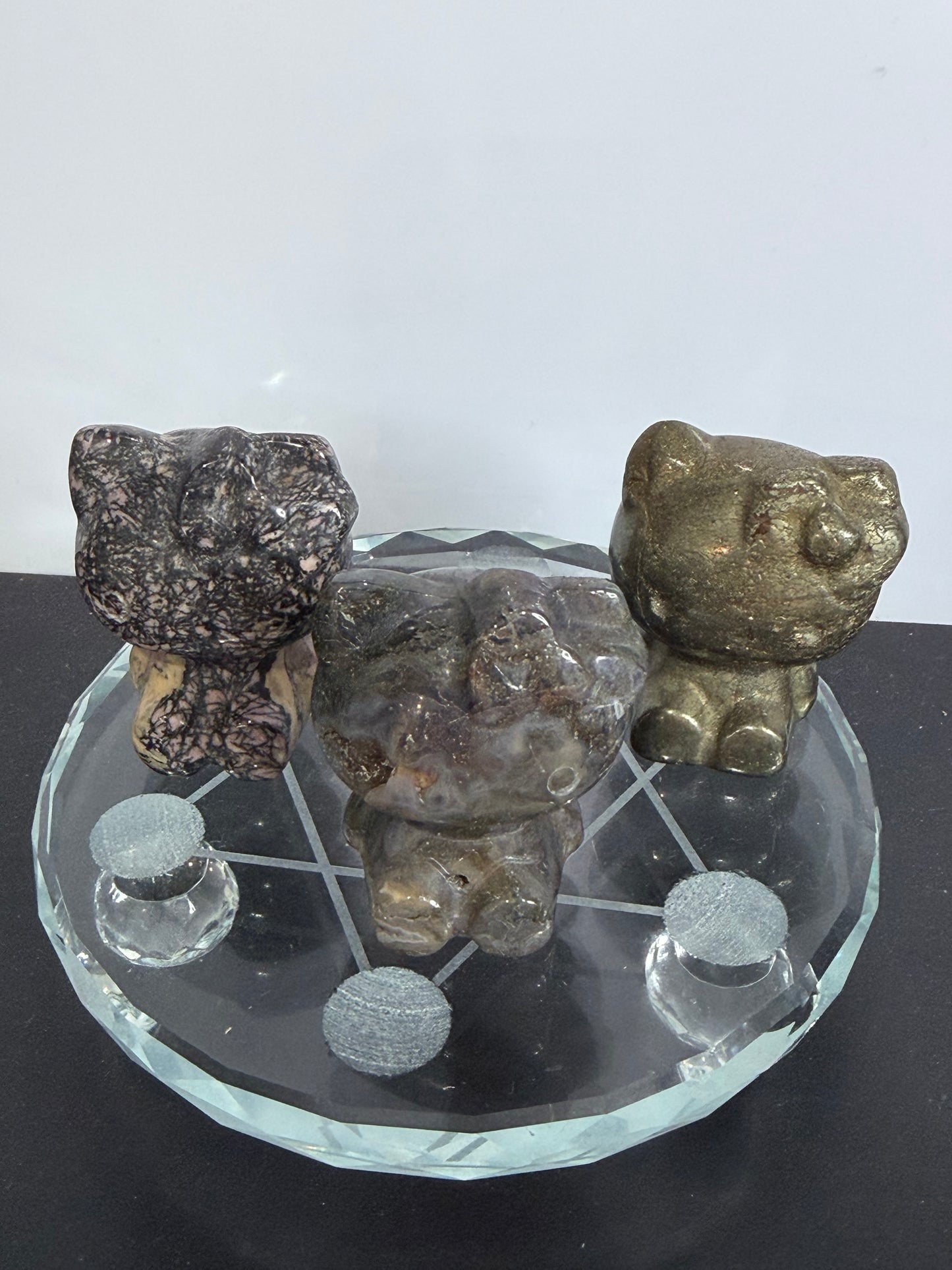 Hello Kitty Moss Agate Crystal Carving – 5cm Druzy Pocket
