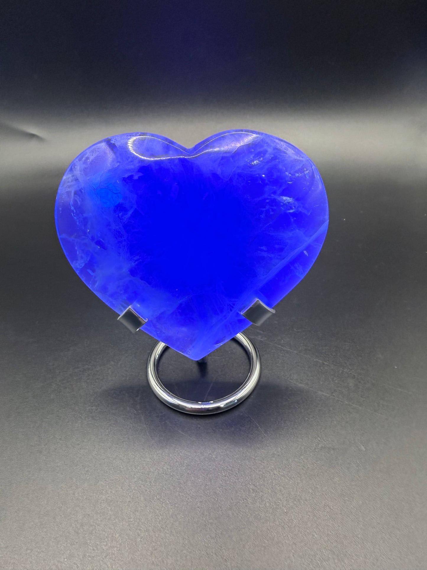 π Green Fluorite Polished Heart with Stand β 357g 10.2 x 8.8 cm