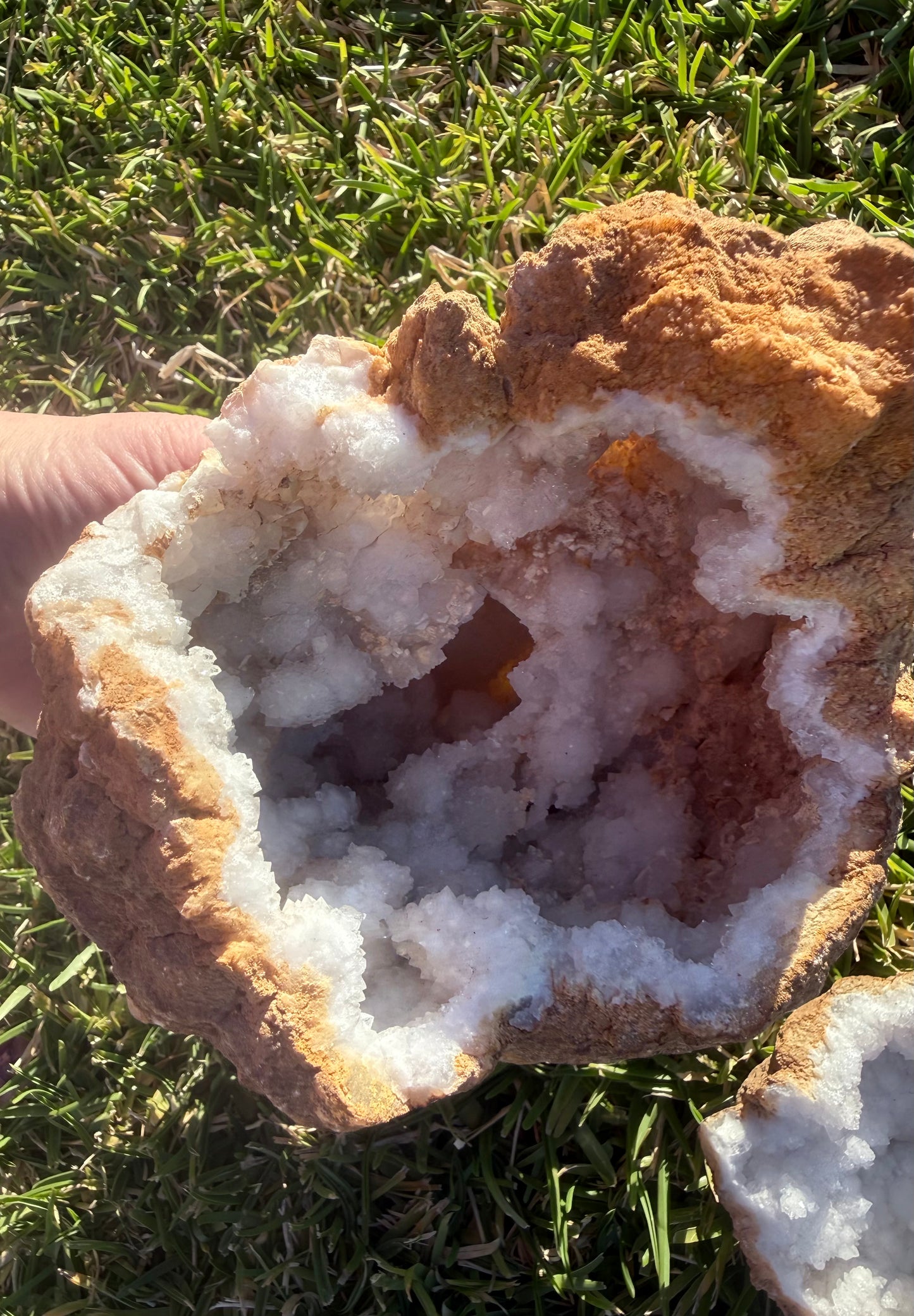 Natural Quartz Geode – 2.7 kg