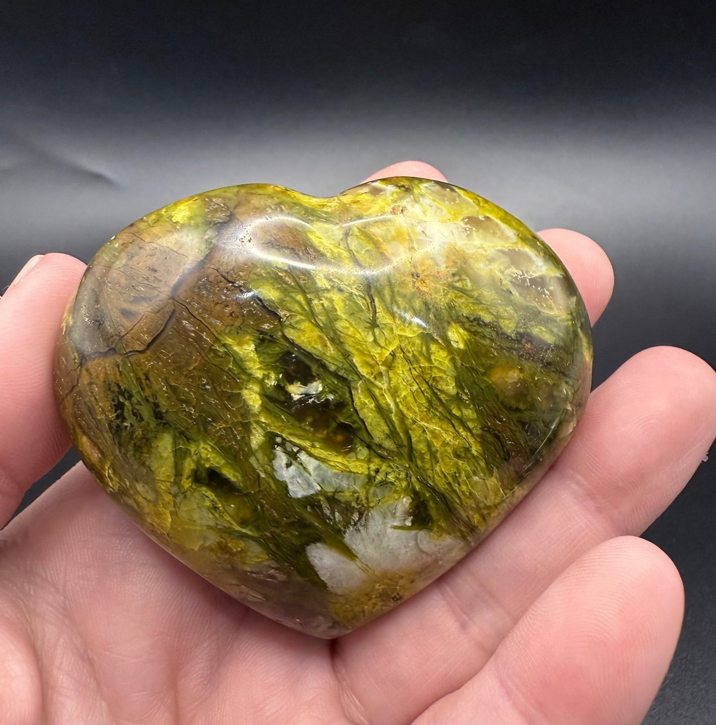 Green Opal Heart 157g (6.8 x 5.8cm)