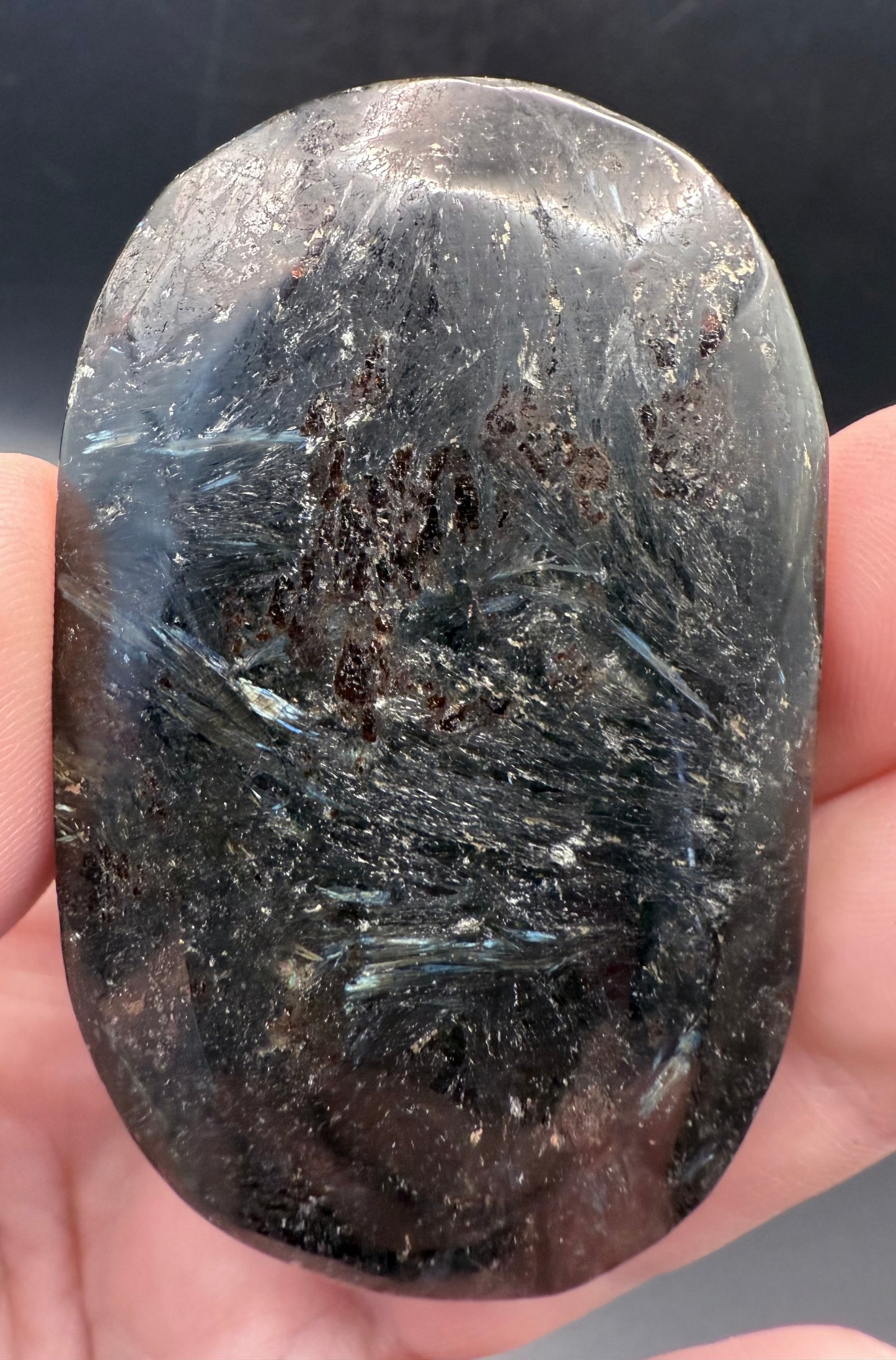 Arfvedsonite Palm Stone ā 6cm