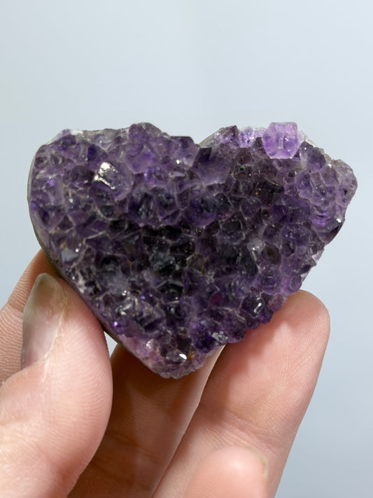 Amethyst Druzy Heart Cluster With Stand – 5cm (B)