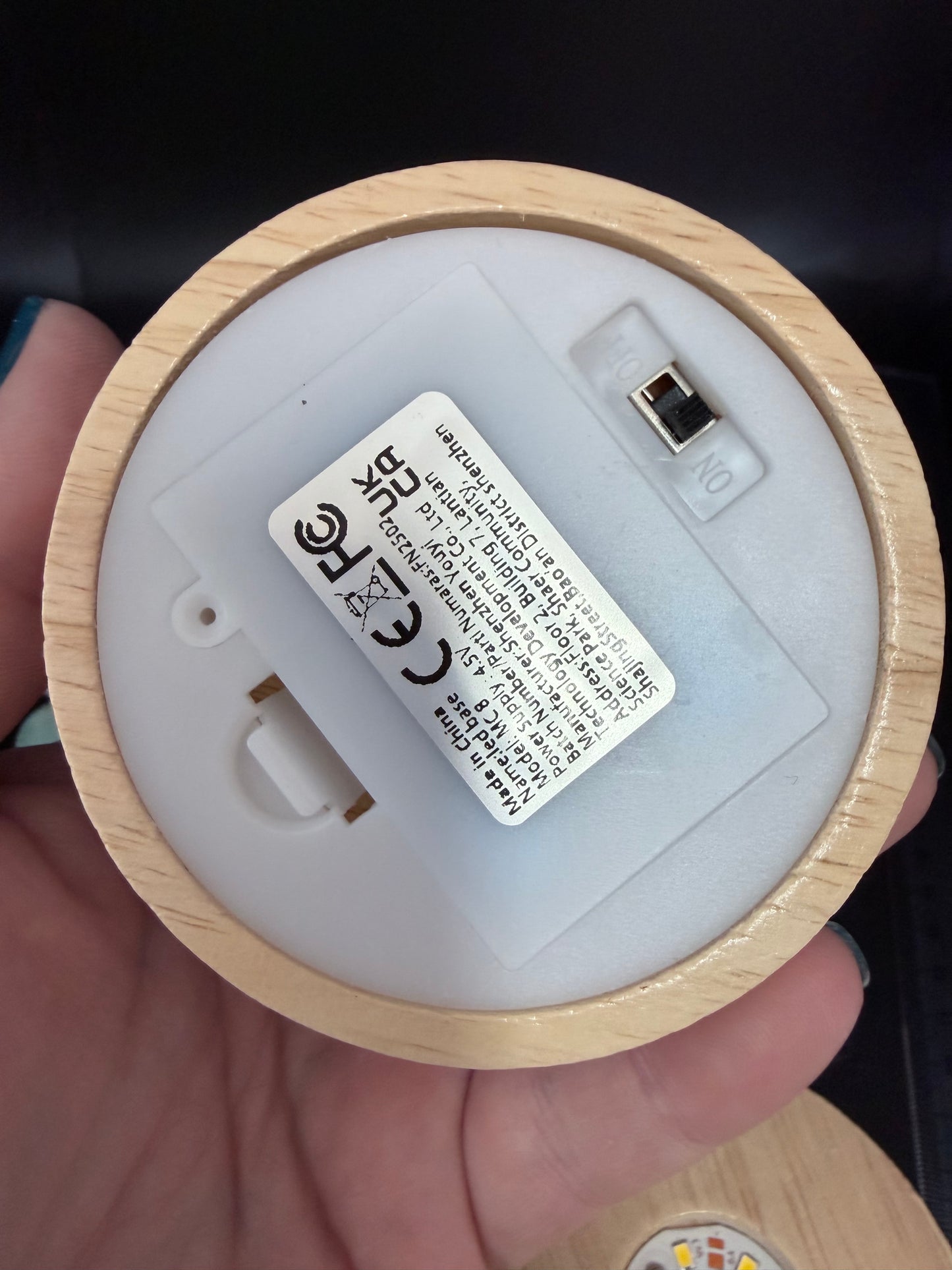 Colour-Changing Wooden Display Base – 8 cm AAA Battery