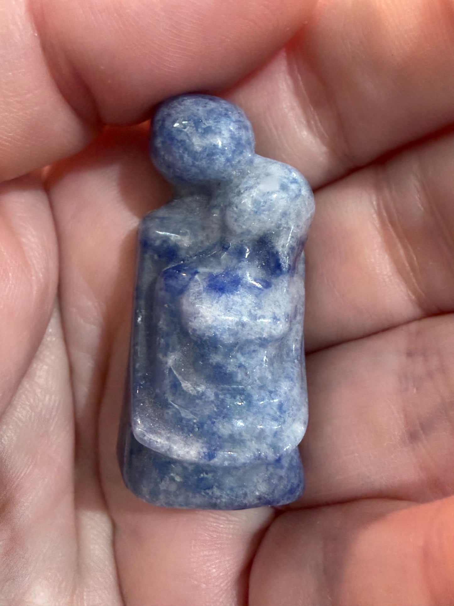 Couple Embrace Carvings | 4cm