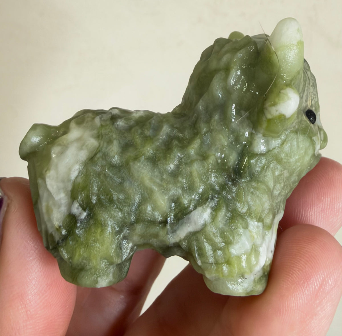 Highland Cow Green Serpentine Carving – 5–6 cm