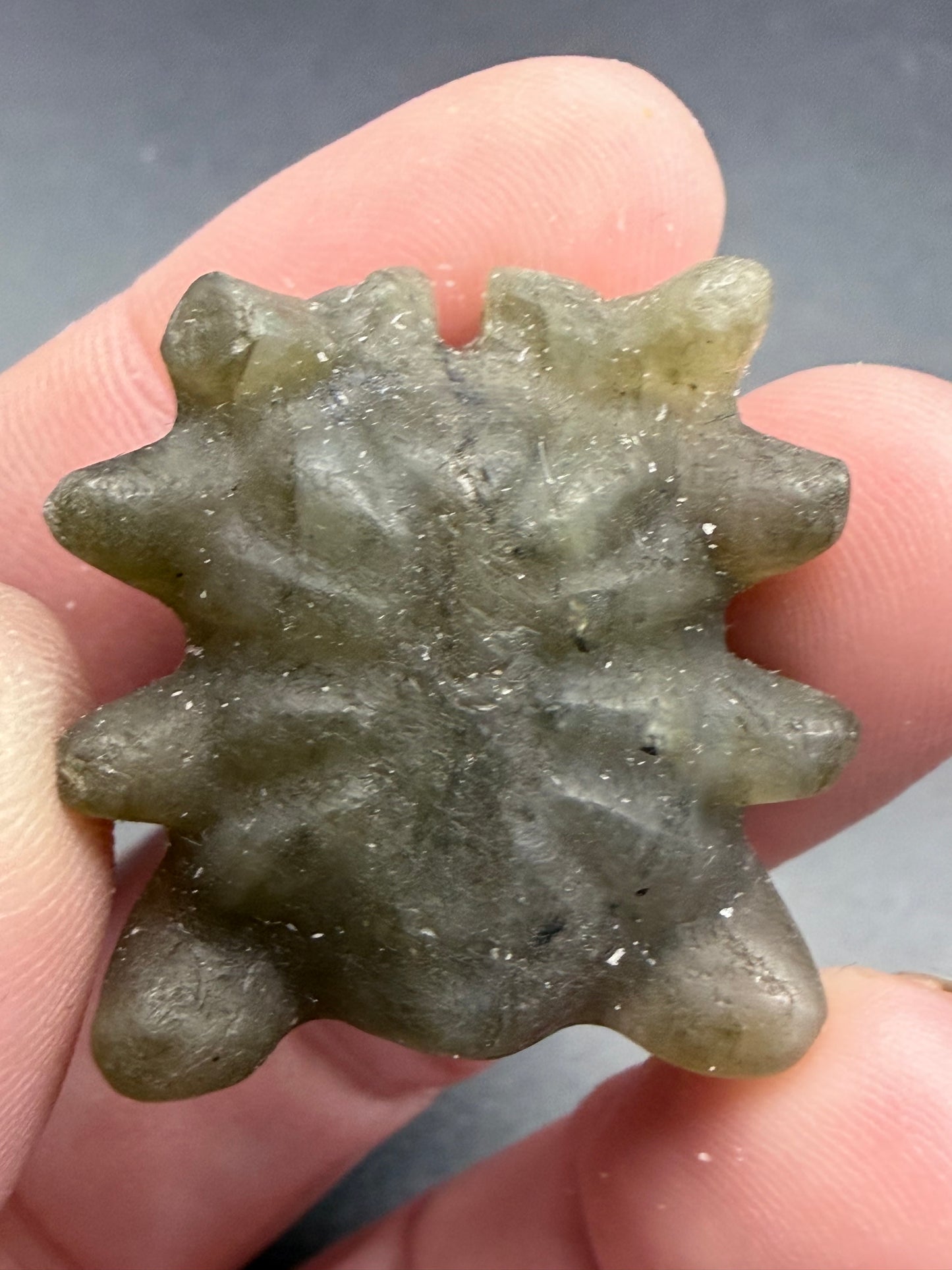 Labradorite Spider Carving â 2.7cm