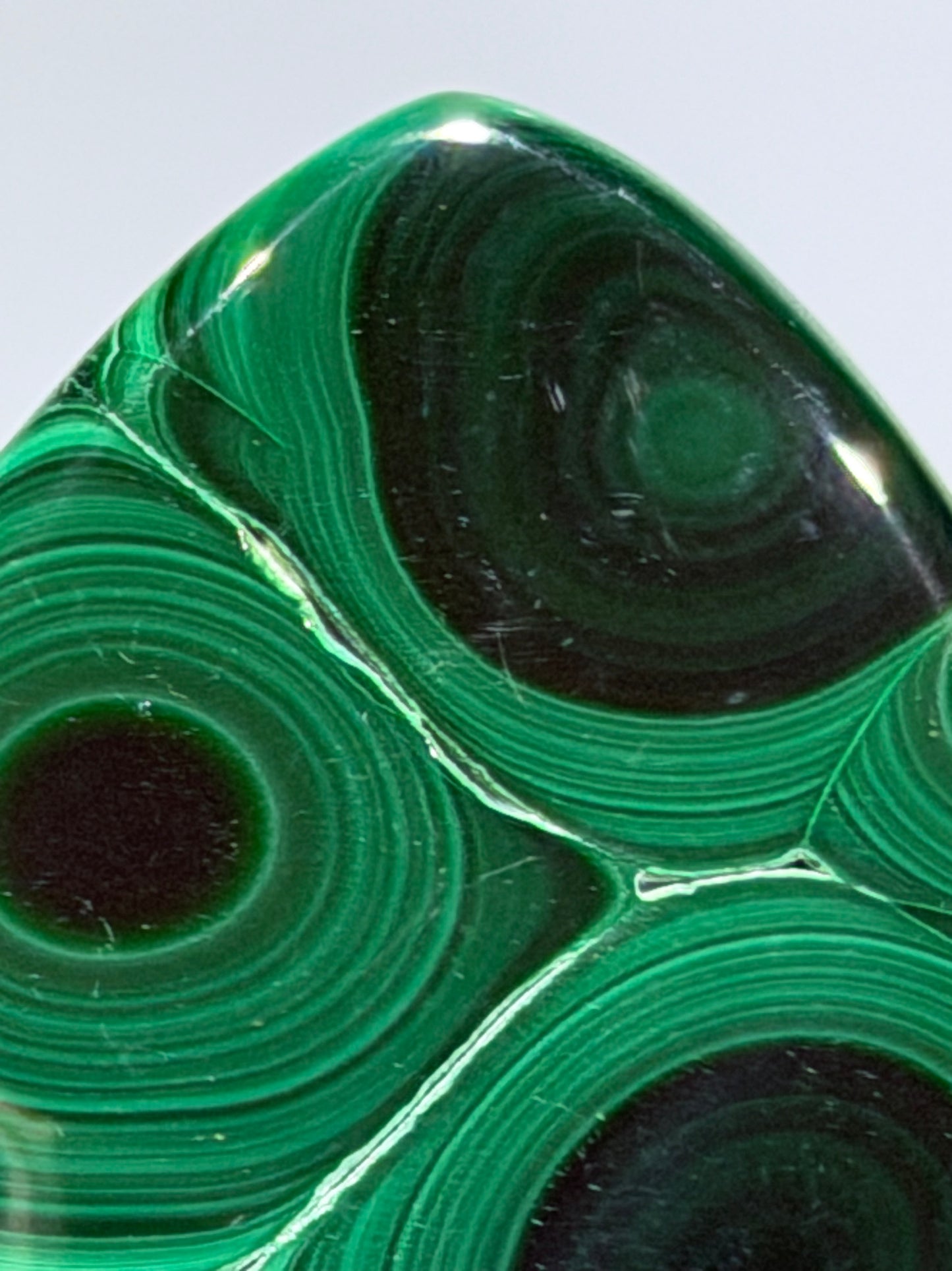 Malachite Freeform With Stand – 5.7cm (B)