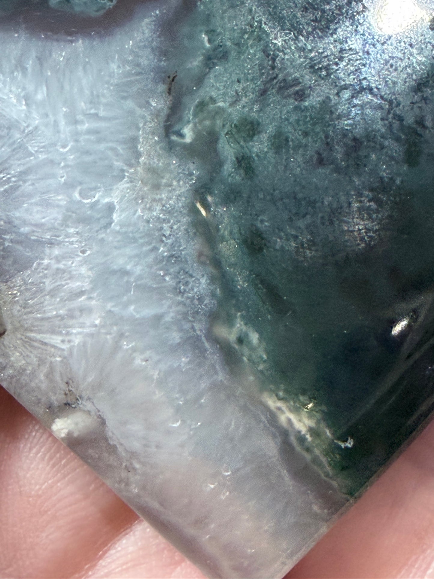 Natural Moss Agate Heart – Crystal Heart with Quartz Feature | 6.6 x 5.8 cm | 79g D