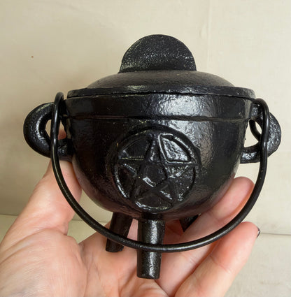 Cast Iron Pentacle Cauldron with Lid – Witch & Altar Décor