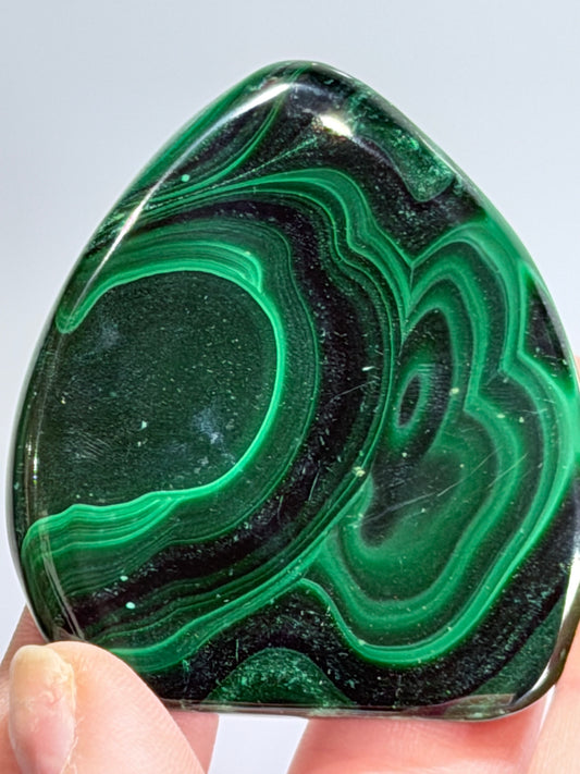 Malachite Freeform With Stand – 5.7cm (A)