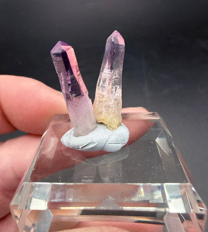 Vera Cruz Amethyst points on Glass Display