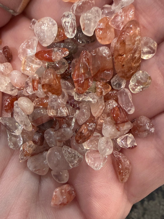 Fire Quartz Chips – 50g Bag
Grounding • Balance • Energy Boost