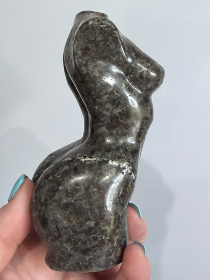 Yooperlite Goddess Torso – UV Reactive - 562g 12cm