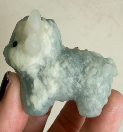 Blue & Cream Highland Cow Carving – 5–6 cm