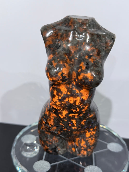 Yooperlite Goddess Torso – UV Reactive - 562g 12cm
