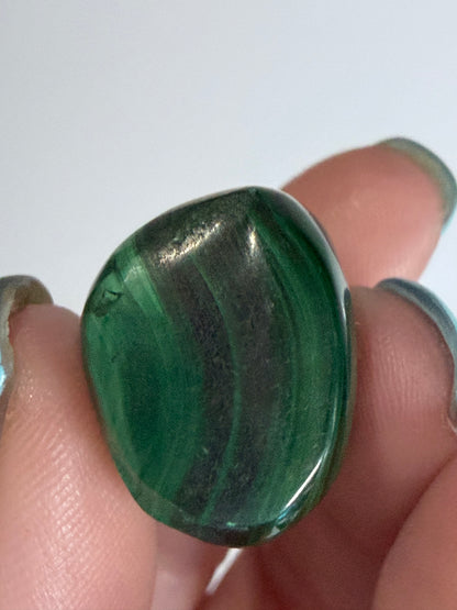Malachite Tumble Stone – Soft Banded G -
