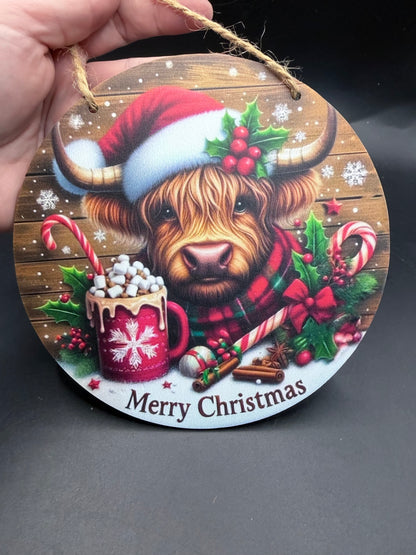 Highland Cow Christmas Hanging Sign – Rustic Round Décor