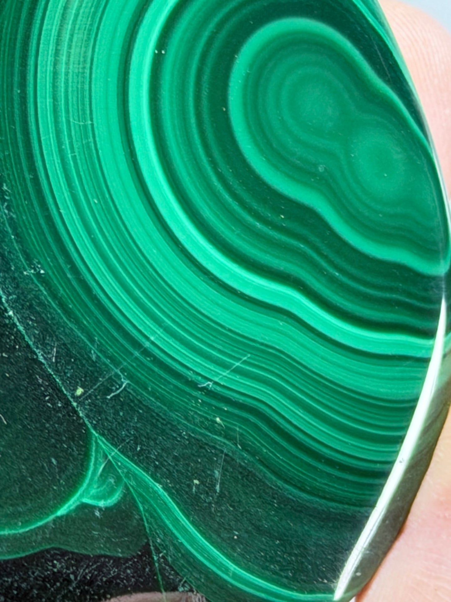 Malachite Freeform With Stand – 5.7cm (A)