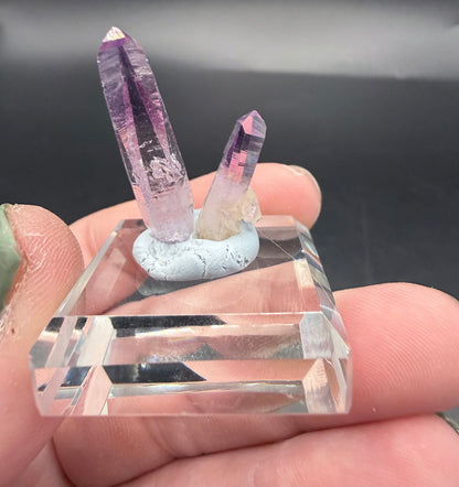 Vera Cruz Amethyst points on Glass Display
