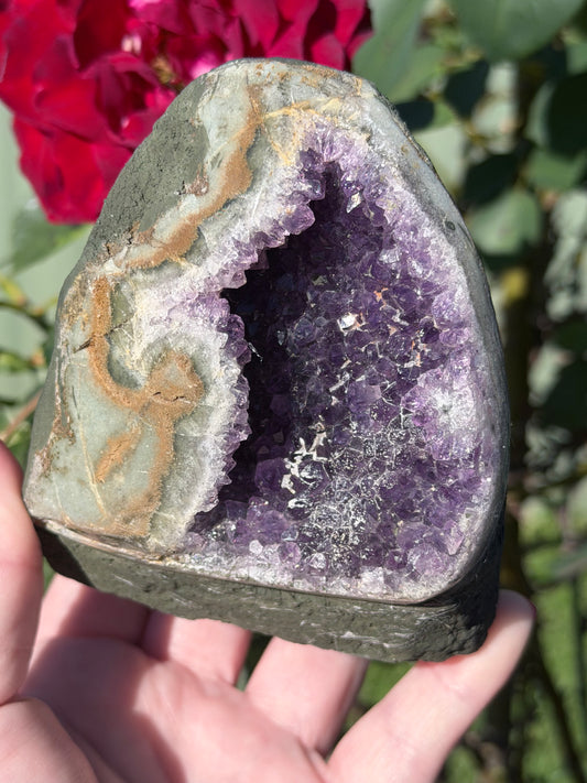 Amethyst Druzy Cave – 680g Brazilian Crystal Geode A

Protection • Calm • Spiritual Clarity