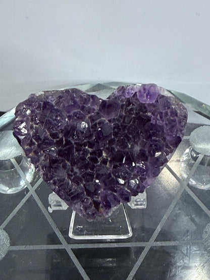 Amethyst Druzy Heart Cluster With Stand – 5cm (B)