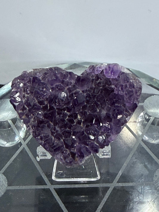 Amethyst Druzy Heart Cluster With Stand – 5cm (B)