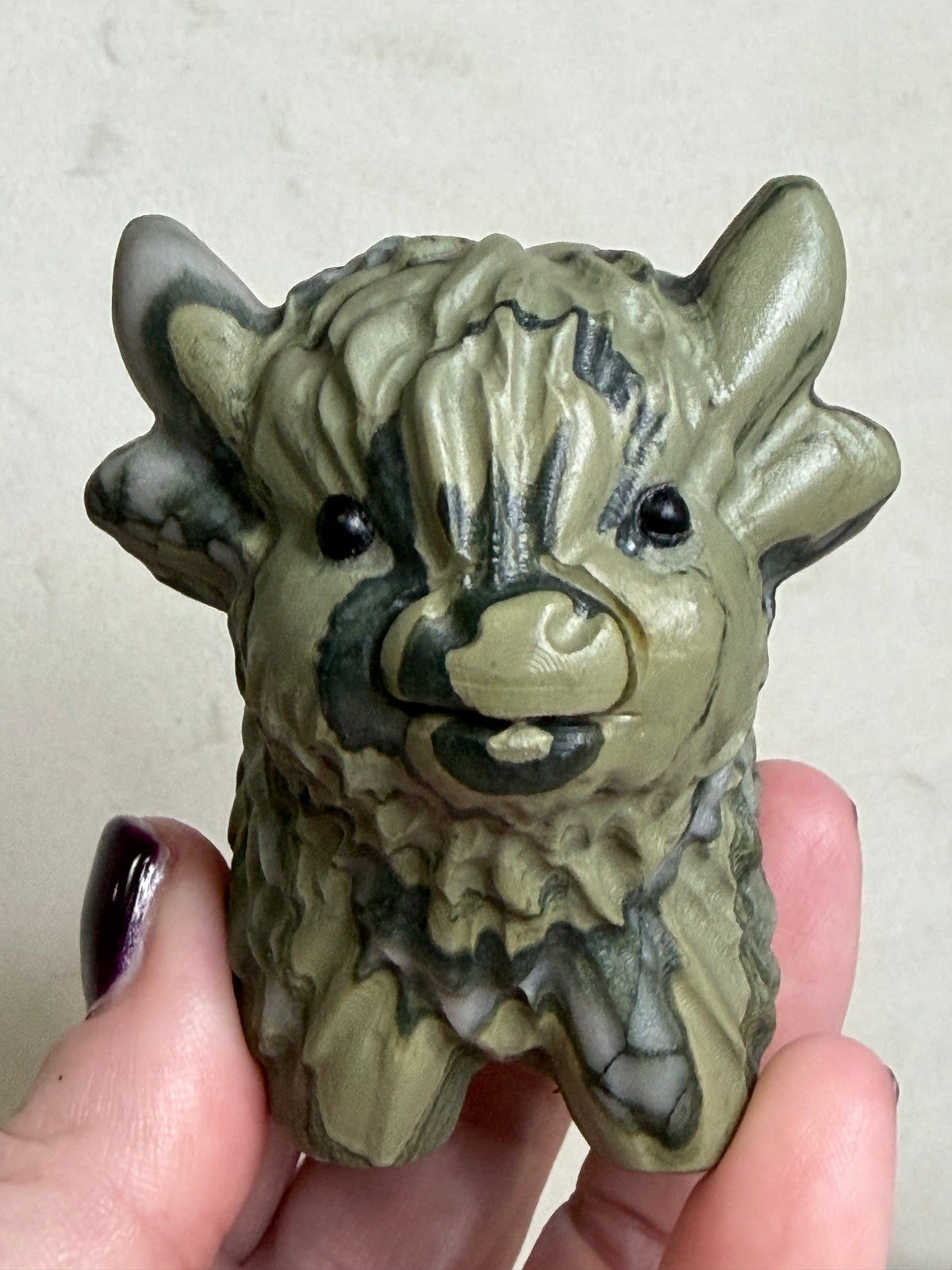Highland Cow Green Zebra Stone Carving – 8 cm