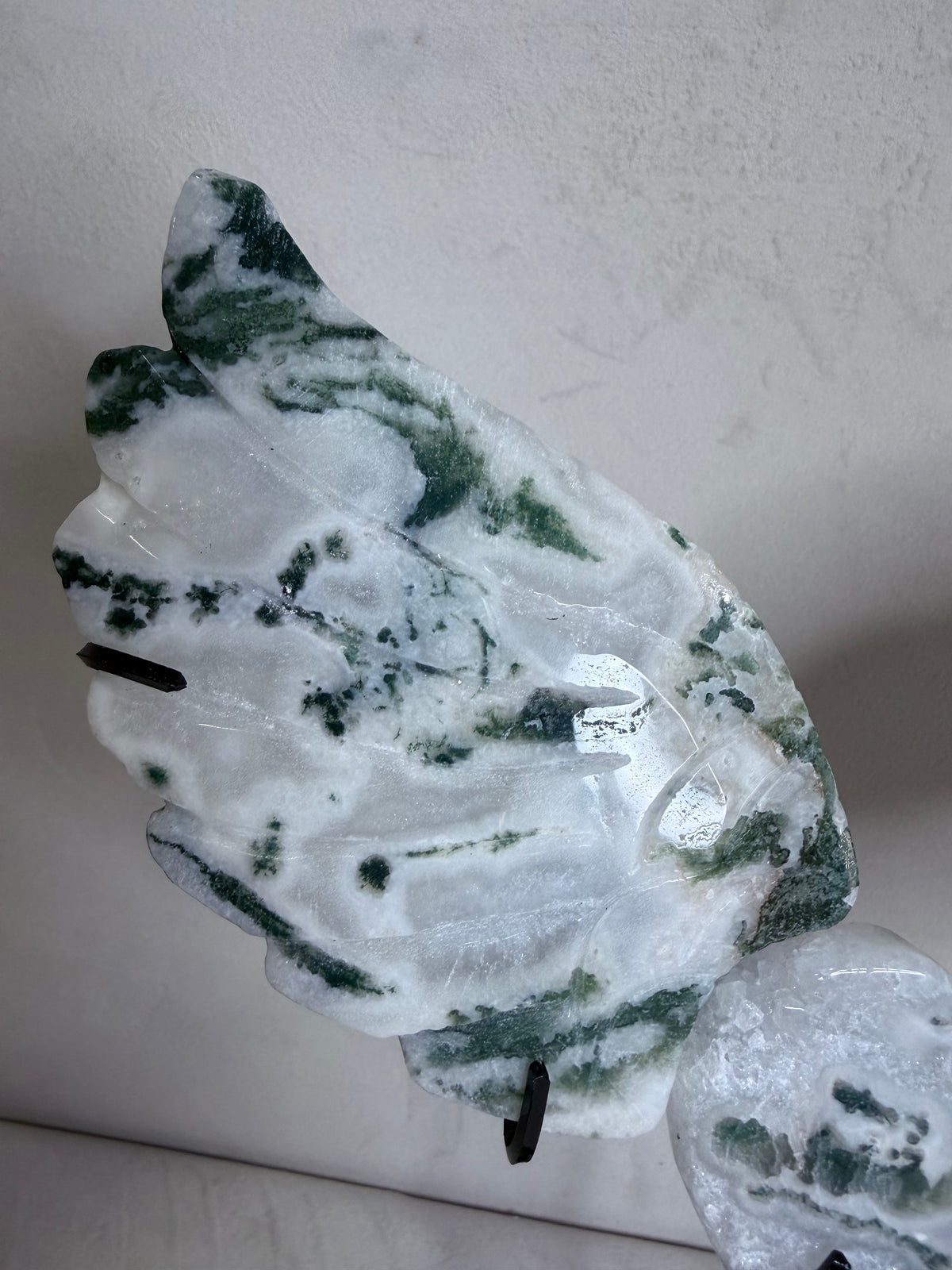 Moss Agate Angel Wings with Heart on Stand – 25cm