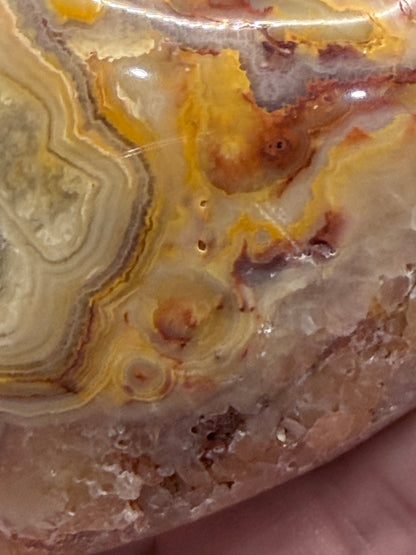 Crazy Lace Agate Heart – 87g | 5.1 x 5cm