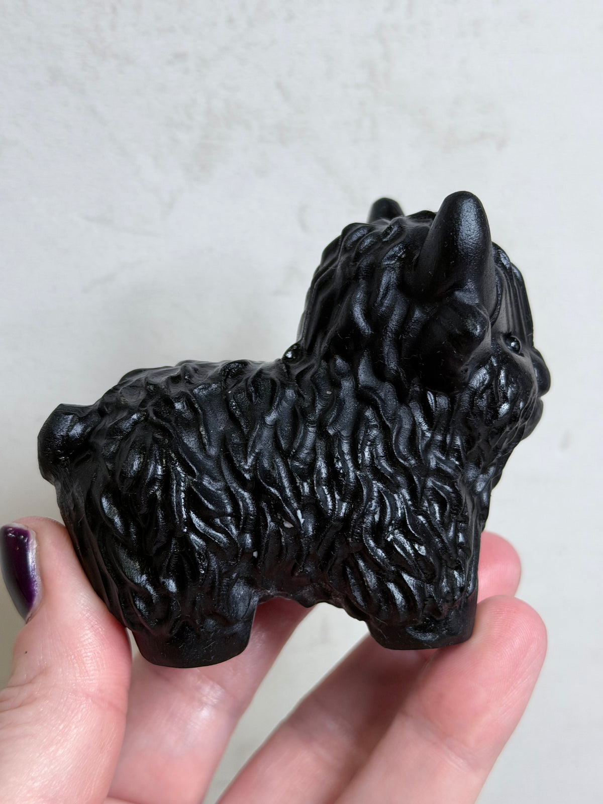 Black Obsidian Highland Cow Carving – 8 cm