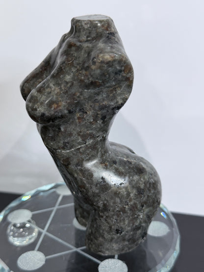 Yooperlite Goddess Torso – UV Reactive - 562g 12cm