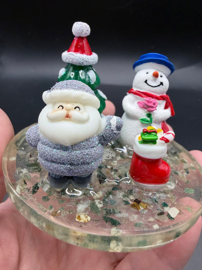 Christmas Scene with Stone Chip Resin Base – 8 cm